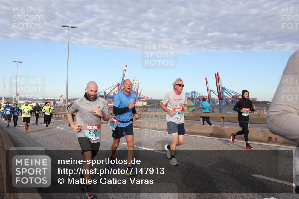 03.10.2024 - Köhlbrandbrückenlauf Matties Gatica Varas http://msf.ph/oto/7147913 03.10.2024 09:44:16 Position 2 2187, 1978, 1735, 051 meine-sportfotos.de