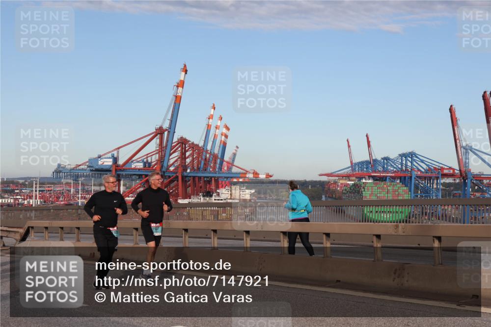 03.10.2024 - Köhlbrandbrückenlauf Matties Gatica Varas http://msf.ph/oto/7147921 03.10.2024 09:44:19 Position 2 1937 meine-sportfotos.de