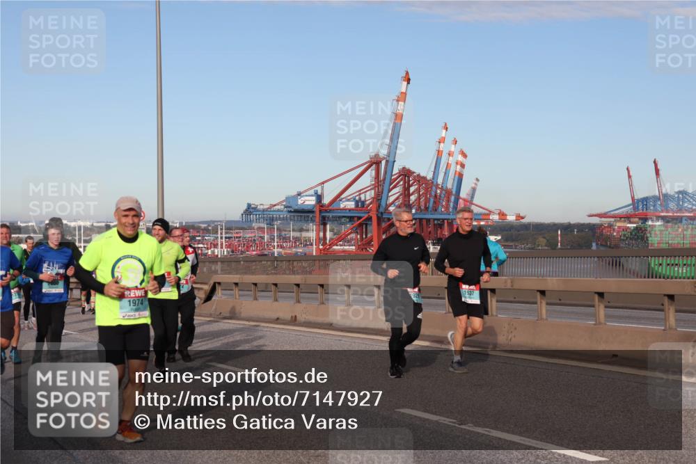 03.10.2024 - Köhlbrandbrückenlauf Matties Gatica Varas http://msf.ph/oto/7147927 03.10.2024 09:44:20 Position 2 1974, 1929, 1937 meine-sportfotos.de