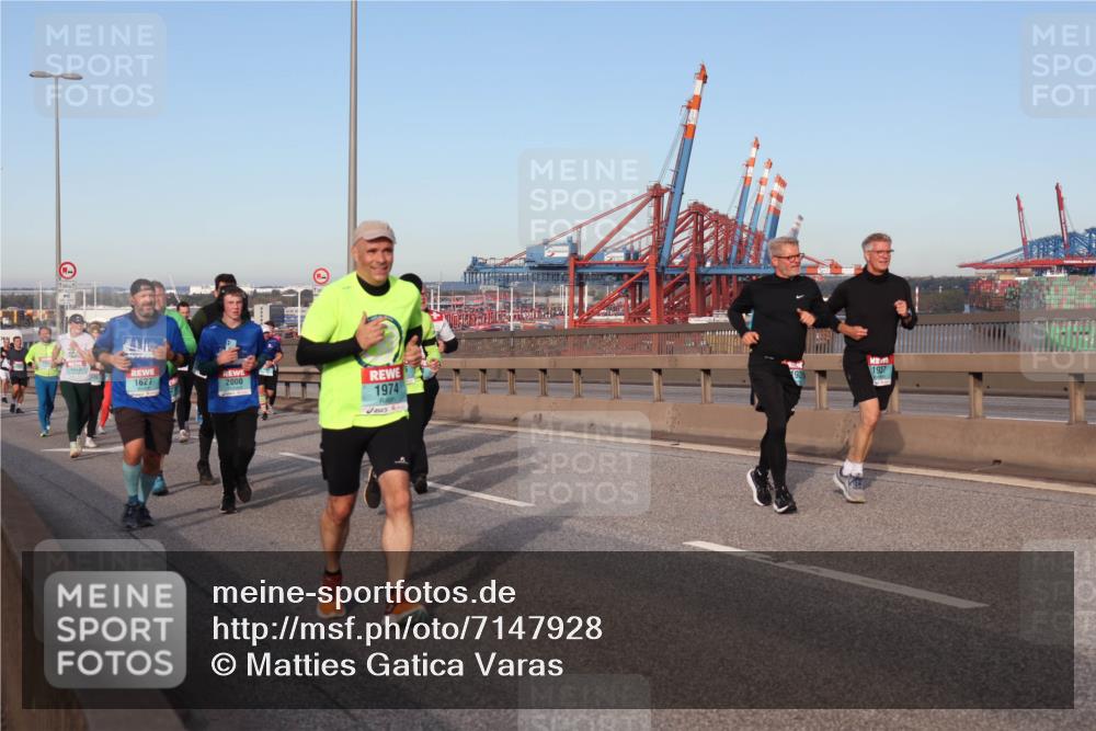 03.10.2024 - Köhlbrandbrückenlauf Matties Gatica Varas http://msf.ph/oto/7147928 03.10.2024 09:44:20 Position 2 1627, 2000, 1974, 1937 meine-sportfotos.de