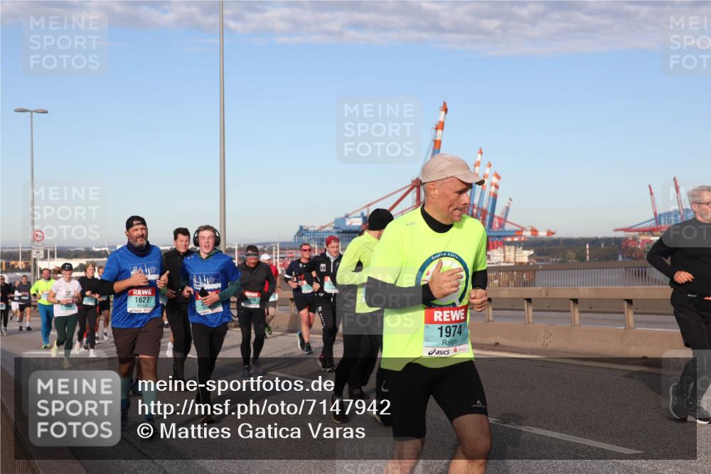 03.10.2024 - Köhlbrandbrückenlauf Matties Gatica Varas http://msf.ph/oto/7147942 03.10.2024 09:44:21 Position 2 1627, 1974 meine-sportfotos.de