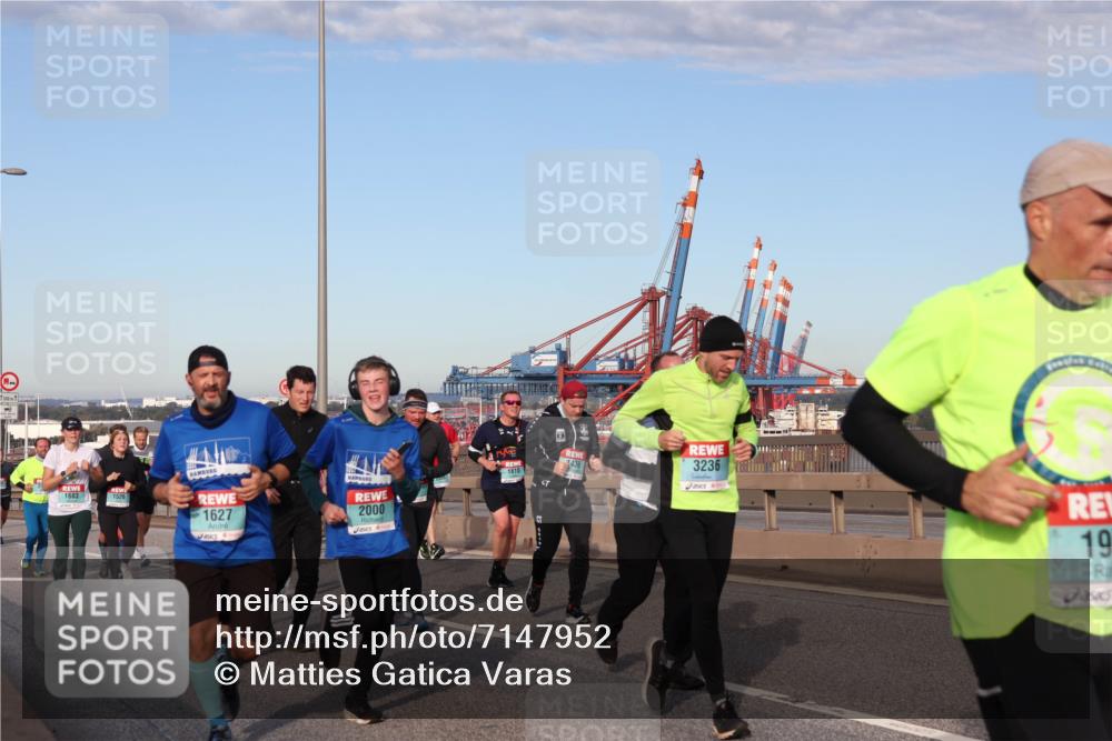 03.10.2024 - Köhlbrandbrückenlauf Matties Gatica Varas http://msf.ph/oto/7147952 03.10.2024 09:44:22 Position 2 500, 1683, 1526, 1627, 2000, 1610, 3236, 19 meine-sportfotos.de