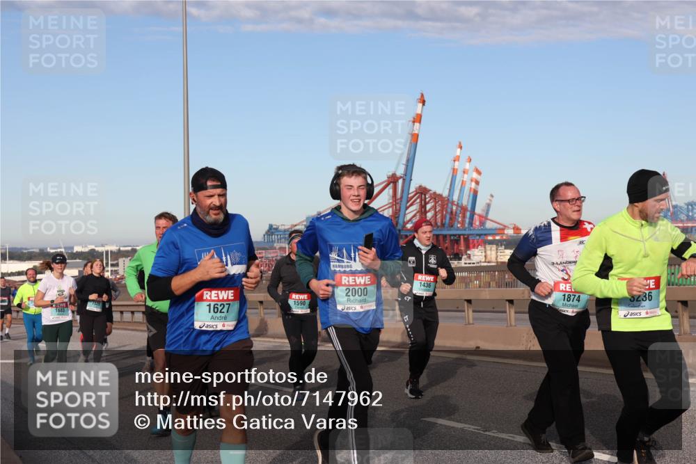 03.10.2024 - Köhlbrandbrückenlauf Matties Gatica Varas http://msf.ph/oto/7147962 03.10.2024 09:44:23 Position 2 1525, 1683, 1627, 2000, 1590, 1436, 3, 1874, 5236 meine-sportfotos.de