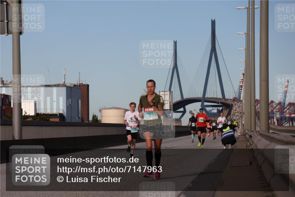 03.10.2024 - Köhlbrandbrückenlauf Luisa Fischer http://msf.ph/oto/7147963 03.10.2024 09:40:18 Position 3 1158, 1027, 1203 meine-sportfotos.de