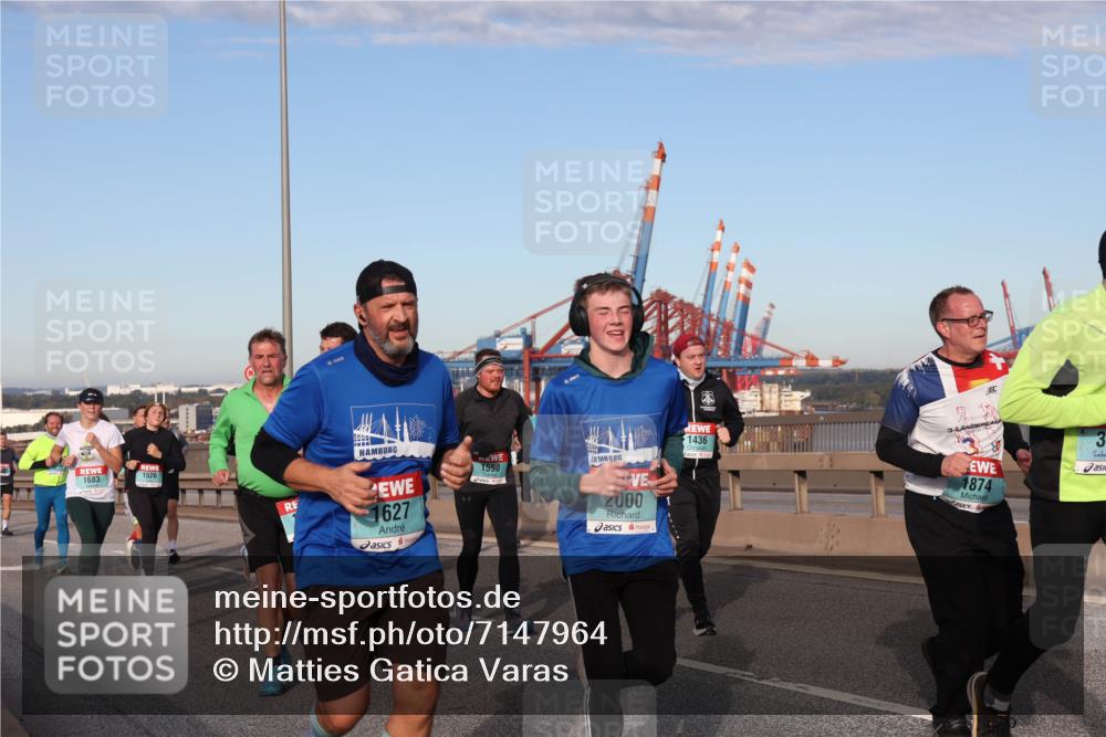 03.10.2024 - Köhlbrandbrückenlauf Matties Gatica Varas http://msf.ph/oto/7147964 03.10.2024 09:44:23 Position 2 1526, 1683, 63403, 1627, 1590, 2000, 1436, 3, 3, 1874 meine-sportfotos.de
