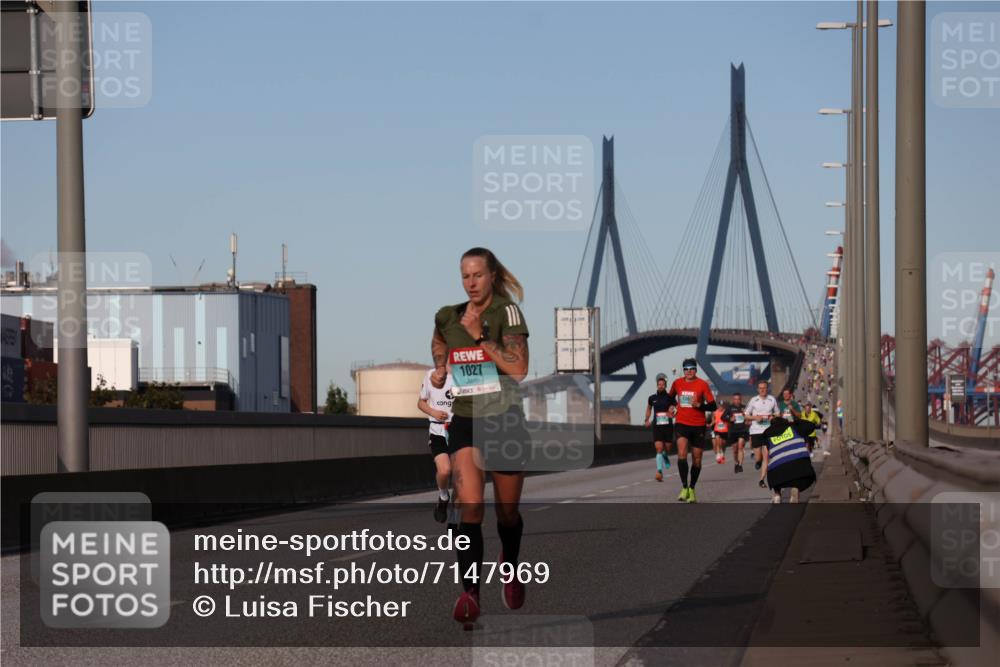 03.10.2024 - Köhlbrandbrückenlauf Luisa Fischer http://msf.ph/oto/7147969 03.10.2024 09:40:19 Position 3 1027 meine-sportfotos.de