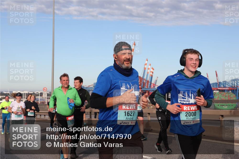 03.10.2024 - Köhlbrandbrückenlauf Matties Gatica Varas http://msf.ph/oto/7147970 03.10.2024 09:44:24 Position 2 1683, 1526, 127, 1627, 2000 meine-sportfotos.de