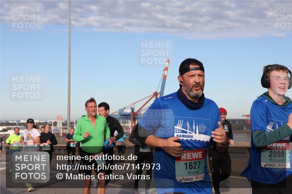 03.10.2024 - Köhlbrandbrückenlauf Matties Gatica Varas http://msf.ph/oto/7147973 03.10.2024 09:44:24 Position 2 1683, 127, 1, 1627, 2000 meine-sportfotos.de