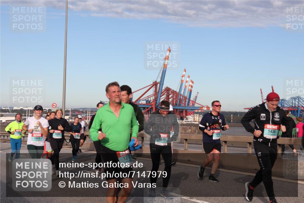 03.10.2024 - Köhlbrandbrückenlauf Matties Gatica Varas http://msf.ph/oto/7147979 03.10.2024 09:44:24 Position 2 2460, 1683, 1526, 1931, 127, 24, 1610, 1590, 1436 meine-sportfotos.de