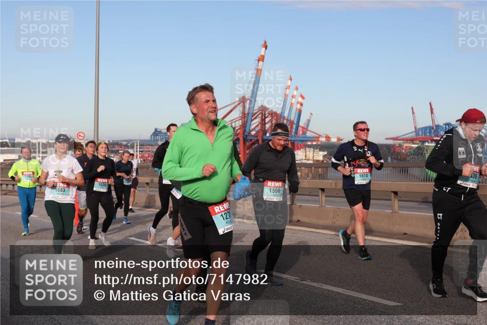 03.10.2024 - Köhlbrandbrückenlauf Matties Gatica Varas http://msf.ph/oto/7147982 03.10.2024 09:44:25 Position 2 2460, 1526, 1683, 1590, 127, 1610, 136, 53 meine-sportfotos.de