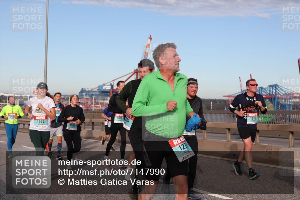 03.10.2024 - Köhlbrandbrückenlauf Matties Gatica Varas http://msf.ph/oto/7147990 03.10.2024 09:44:25 Position 2 2466, 2491, 1683, 1526, 1079, 200, 1278, 1610 meine-sportfotos.de