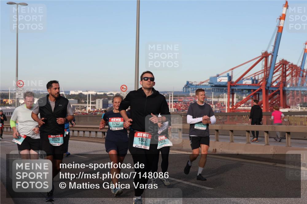 03.10.2024 - Köhlbrandbrückenlauf Matties Gatica Varas http://msf.ph/oto/7148086 03.10.2024 09:44:32 Position 2 500, 2020, 1747, 1807, 1973 meine-sportfotos.de
