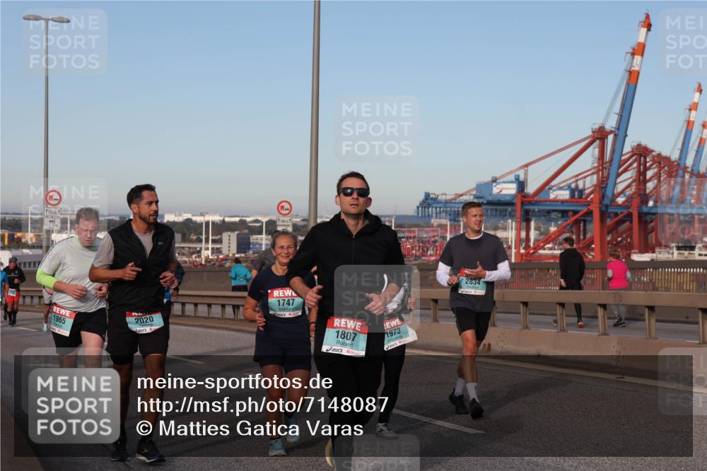 03.10.2024 - Köhlbrandbrückenlauf Matties Gatica Varas http://msf.ph/oto/7148087 03.10.2024 09:44:32 Position 2 500, 1965, 2020, 1747, 1807, 1973, 2834 meine-sportfotos.de