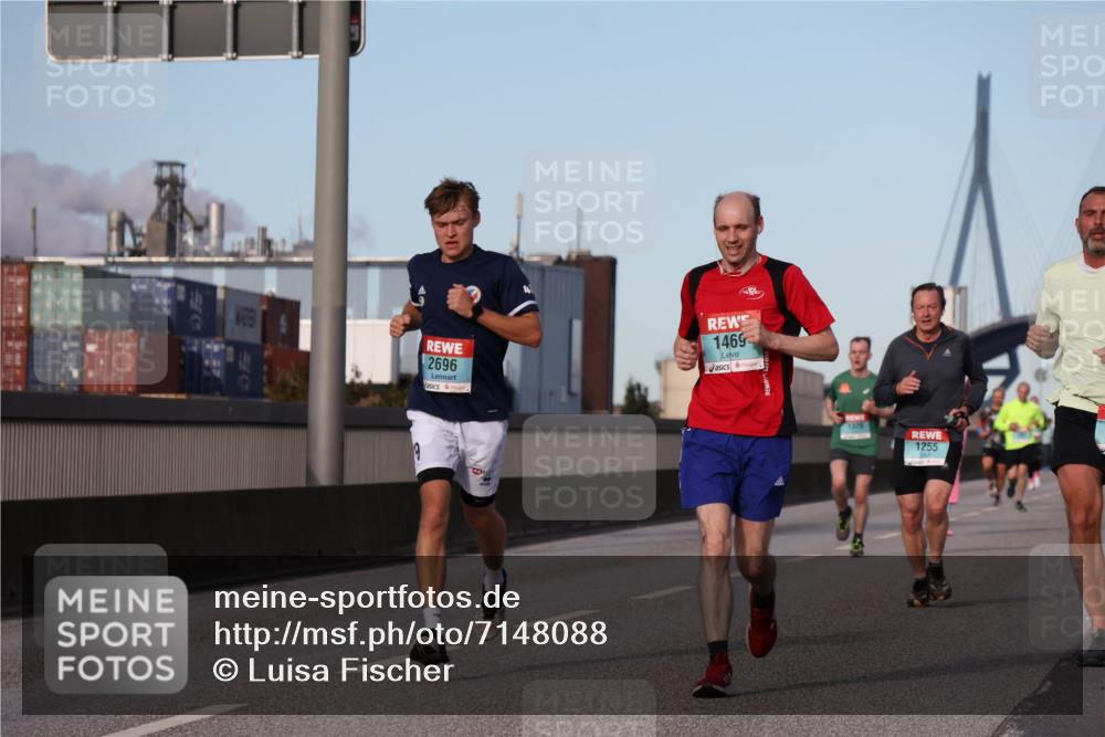 03.10.2024 - Köhlbrandbrückenlauf Luisa Fischer http://msf.ph/oto/7148088 03.10.2024 09:43:39 Position 3 9, 2696, 1469, 1255 meine-sportfotos.de