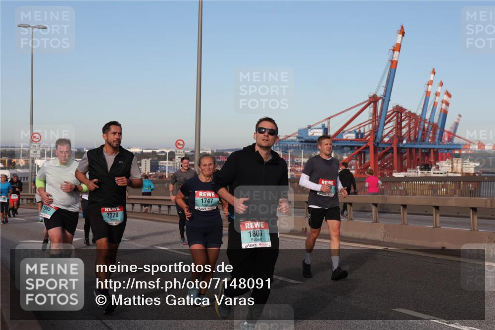 03.10.2024 - Köhlbrandbrückenlauf Matties Gatica Varas http://msf.ph/oto/7148091 03.10.2024 09:44:32 Position 2 500, 1965, 2020, 00, 1, 1747, 1807 meine-sportfotos.de
