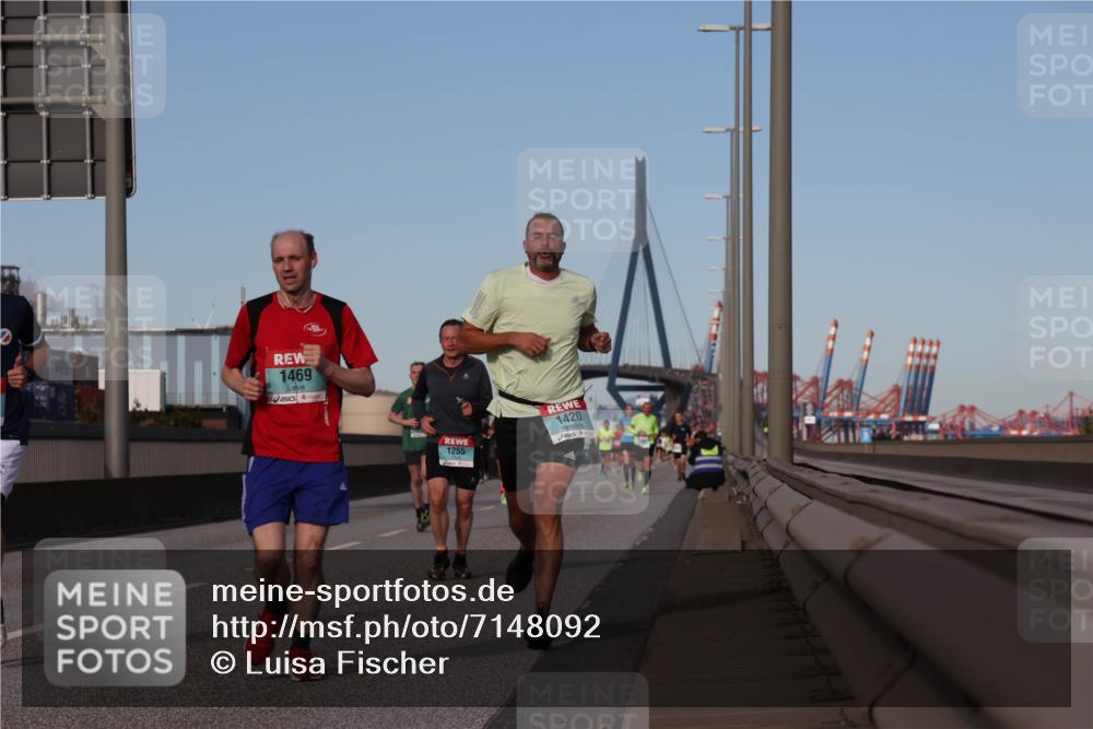 03.10.2024 - Köhlbrandbrückenlauf Luisa Fischer http://msf.ph/oto/7148092 03.10.2024 09:43:41 Position 3 1469, 1255, 1420 meine-sportfotos.de
