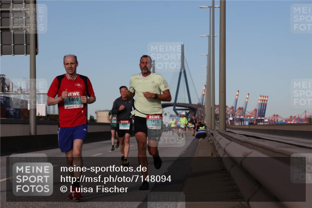 03.10.2024 - Köhlbrandbrückenlauf Luisa Fischer http://msf.ph/oto/7148094 03.10.2024 09:43:41 Position 3 1469, 1329, 1255, 1420 meine-sportfotos.de