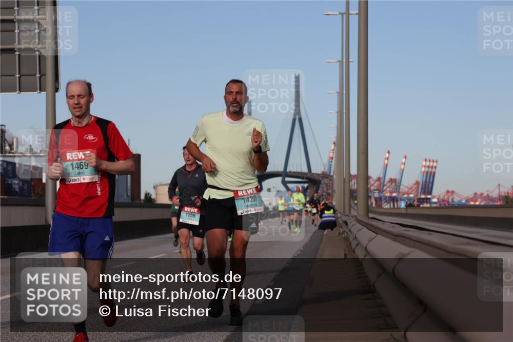 03.10.2024 - Köhlbrandbrückenlauf Luisa Fischer http://msf.ph/oto/7148097 03.10.2024 09:43:42 Position 3 1469, 1255, 1420 meine-sportfotos.de