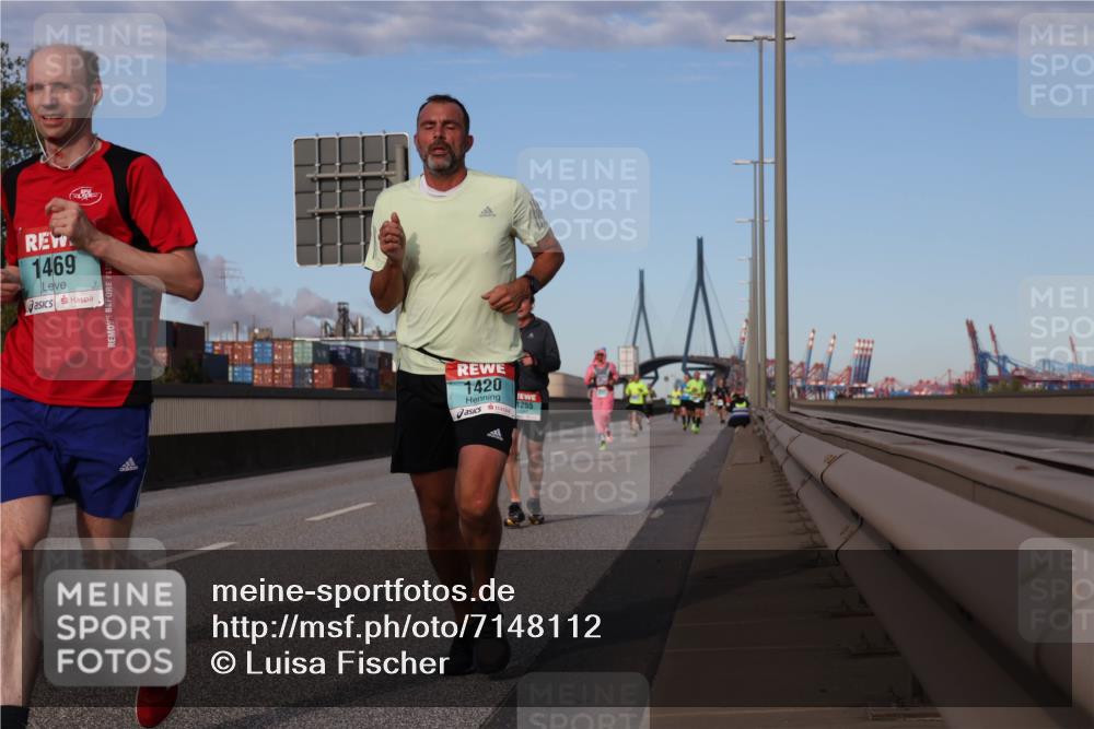 03.10.2024 - Köhlbrandbrückenlauf Luisa Fischer http://msf.ph/oto/7148112 03.10.2024 09:43:44 Position 3 1469, 1420, 1255 meine-sportfotos.de