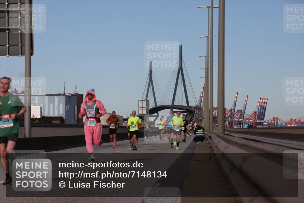 03.10.2024 - Köhlbrandbrückenlauf Luisa Fischer http://msf.ph/oto/7148134 03.10.2024 09:43:47 Position 3 1329, 1478 meine-sportfotos.de