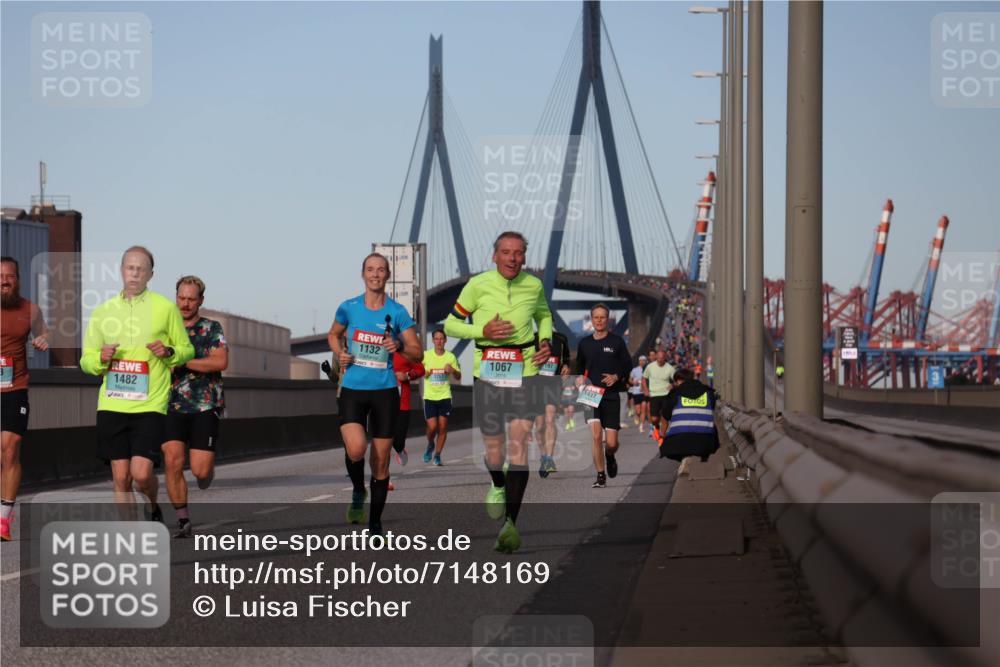 03.10.2024 - Köhlbrandbrückenlauf Luisa Fischer http://msf.ph/oto/7148169 03.10.2024 09:43:52 Position 3 1482, 1132, 1067, 1437 meine-sportfotos.de