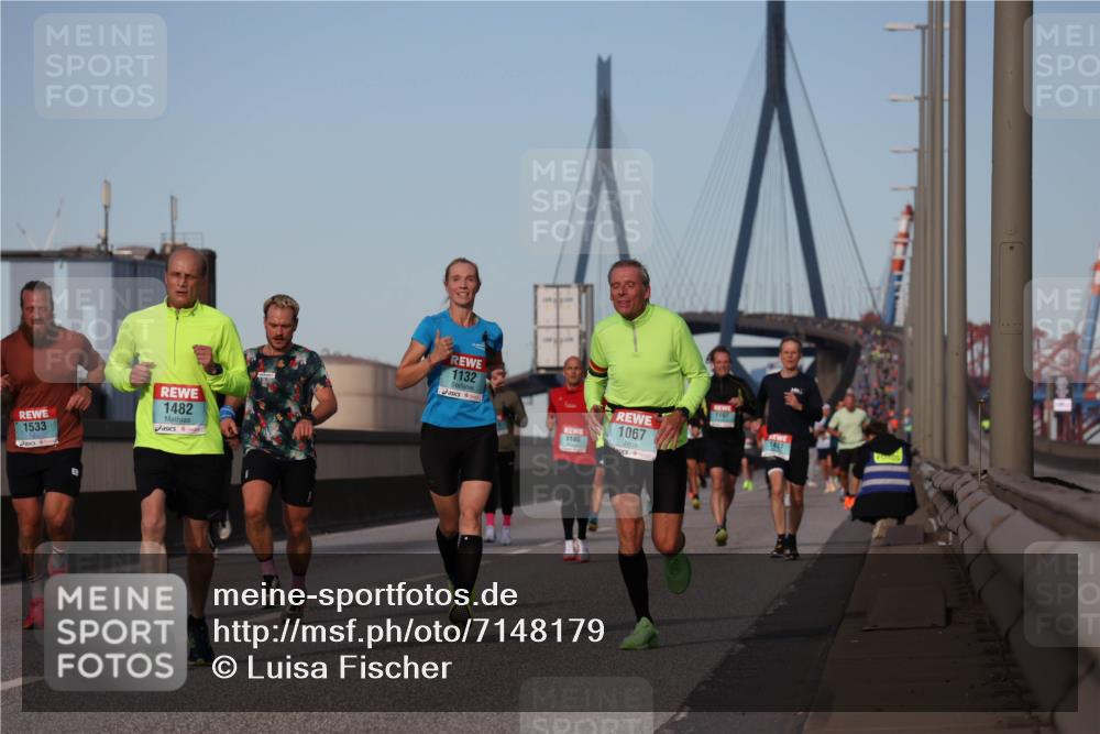03.10.2024 - Köhlbrandbrückenlauf Luisa Fischer http://msf.ph/oto/7148179 03.10.2024 09:43:54 Position 3 1533, 1482, 1132, 1067, 1140, 1197, 1437 meine-sportfotos.de