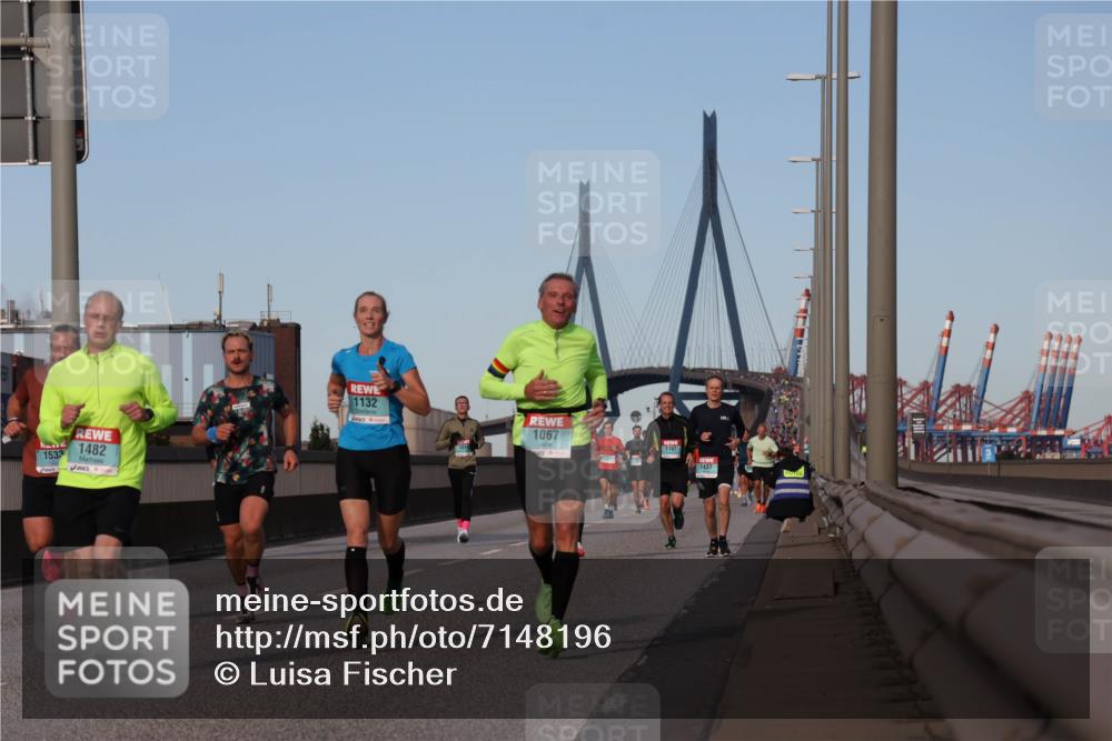 03.10.2024 - Köhlbrandbrückenlauf Luisa Fischer http://msf.ph/oto/7148196 03.10.2024 09:43:55 Position 3 1533, 1482, 1132, 1067, 1197, 1437 meine-sportfotos.de