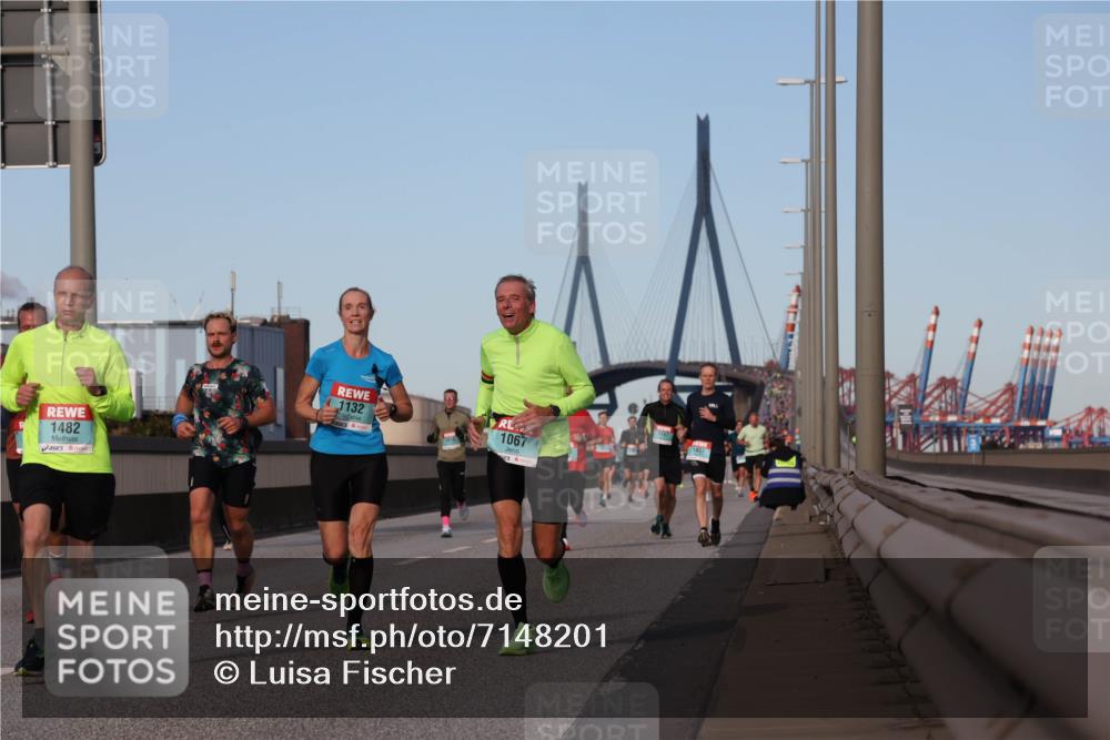 03.10.2024 - Köhlbrandbrückenlauf Luisa Fischer http://msf.ph/oto/7148201 03.10.2024 09:43:56 Position 3 1482, 1132, 1067 meine-sportfotos.de