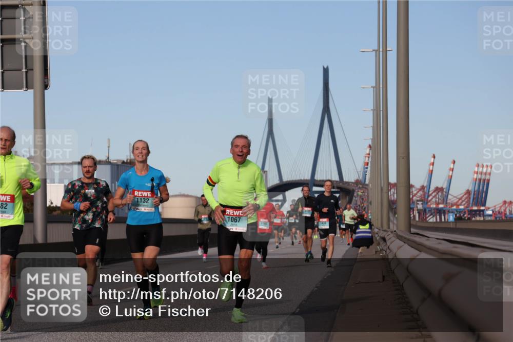 03.10.2024 - Köhlbrandbrückenlauf Luisa Fischer http://msf.ph/oto/7148206 03.10.2024 09:43:56 Position 3 82, 1132, 1067, 1140, 1437 meine-sportfotos.de