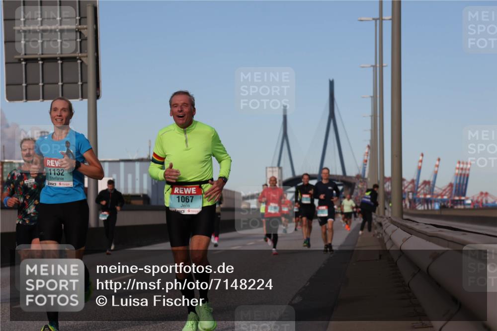 03.10.2024 - Köhlbrandbrückenlauf Luisa Fischer http://msf.ph/oto/7148224 03.10.2024 09:43:58 Position 3 1132, 1067 meine-sportfotos.de