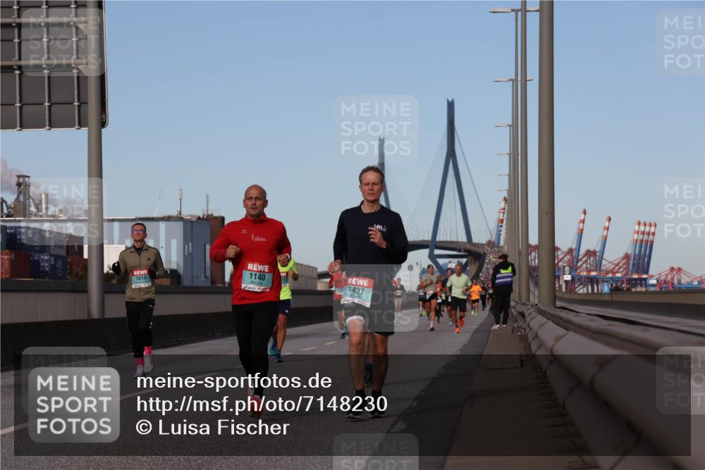 03.10.2024 - Köhlbrandbrückenlauf Luisa Fischer http://msf.ph/oto/7148230 03.10.2024 09:44:03 Position 3 1015, 1016, 1140, 1437 meine-sportfotos.de