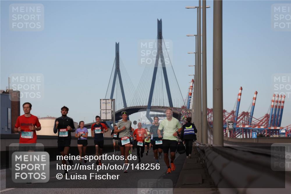 03.10.2024 - Köhlbrandbrückenlauf Luisa Fischer http://msf.ph/oto/7148256 03.10.2024 09:44:10 Position 3 1442, 1075, 1763, 2293, 1205, 1056 meine-sportfotos.de
