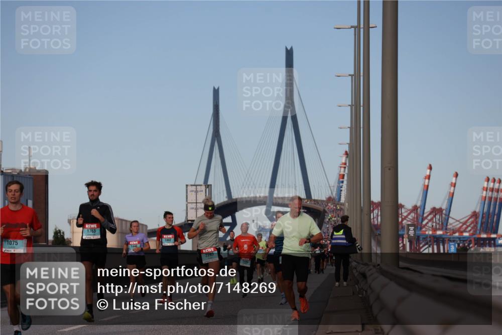 03.10.2024 - Köhlbrandbrückenlauf Luisa Fischer http://msf.ph/oto/7148269 03.10.2024 09:44:11 Position 3 1075, 1763, 1442, 1443, 2293 meine-sportfotos.de