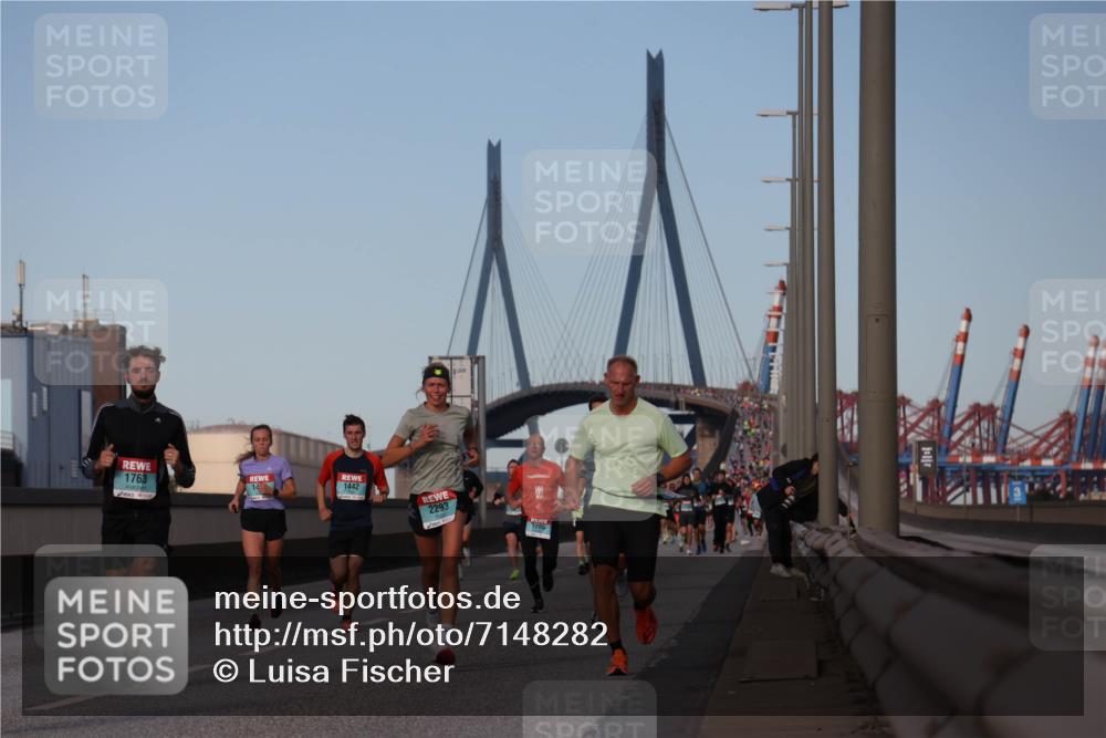 03.10.2024 - Köhlbrandbrückenlauf Luisa Fischer http://msf.ph/oto/7148282 03.10.2024 09:44:12 Position 3 1763, 1442, 2293, 1205 meine-sportfotos.de