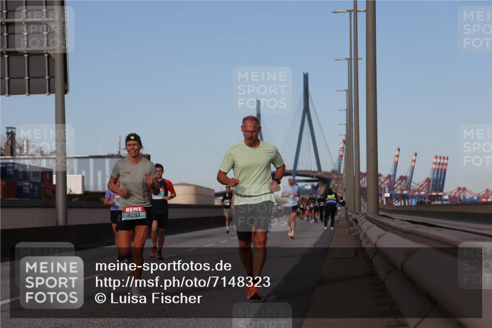 03.10.2024 - Köhlbrandbrückenlauf Luisa Fischer http://msf.ph/oto/7148323 03.10.2024 09:44:17 Position 3 2293 meine-sportfotos.de
