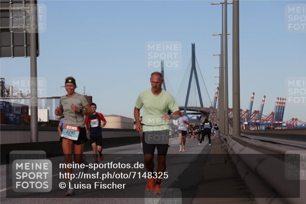 03.10.2024 - Köhlbrandbrückenlauf Luisa Fischer http://msf.ph/oto/7148325 03.10.2024 09:44:17 Position 3 2293, 1442, 1176 meine-sportfotos.de