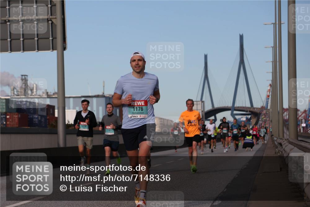 03.10.2024 - Köhlbrandbrückenlauf Luisa Fischer http://msf.ph/oto/7148336 03.10.2024 09:44:28 Position 3 1270, 1161, 1176 meine-sportfotos.de