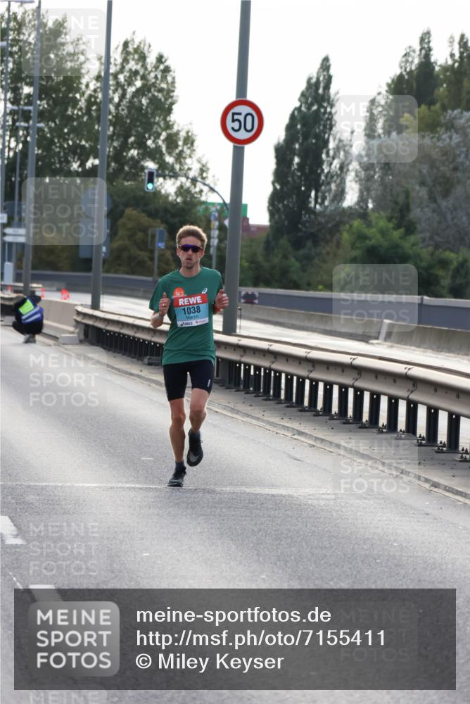 03.10.2024 - Köhlbrandbrückenlauf Miley Keyser http://msf.ph/oto/7155411 03.10.2024 09:09:50 Position 3 50, 50, 1038 meine-sportfotos.de