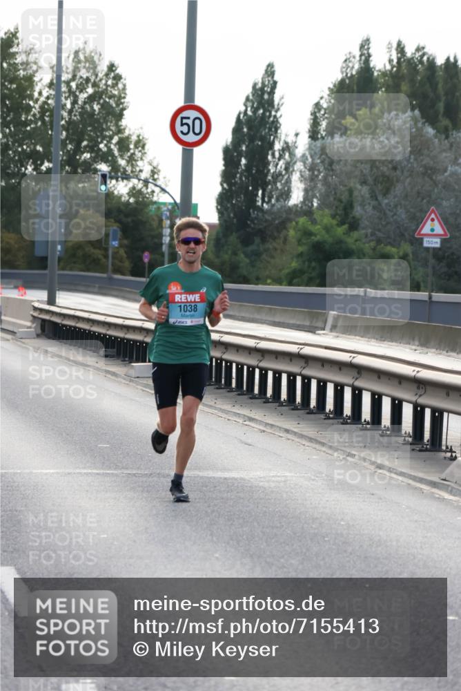 03.10.2024 - Köhlbrandbrückenlauf Miley Keyser http://msf.ph/oto/7155413 03.10.2024 09:09:51 Position 3 50, 50, 1038, 150 meine-sportfotos.de