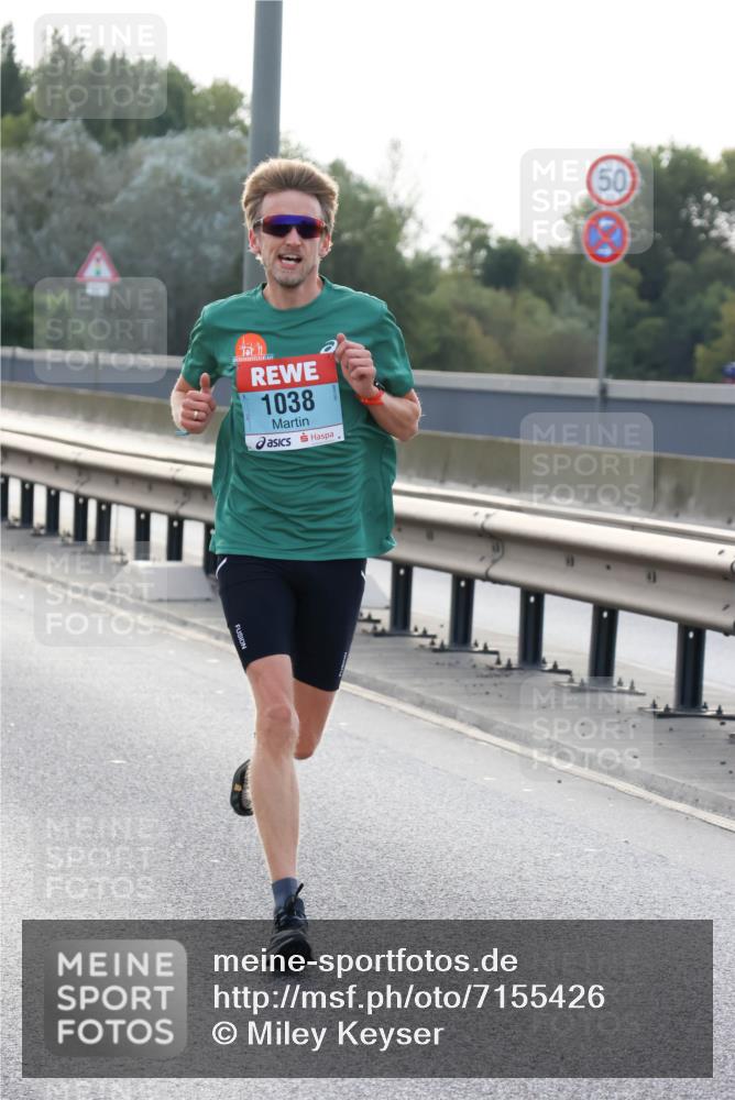 03.10.2024 - Köhlbrandbrückenlauf Miley Keyser http://msf.ph/oto/7155426 03.10.2024 09:09:55 Position 3 1038, 50 meine-sportfotos.de