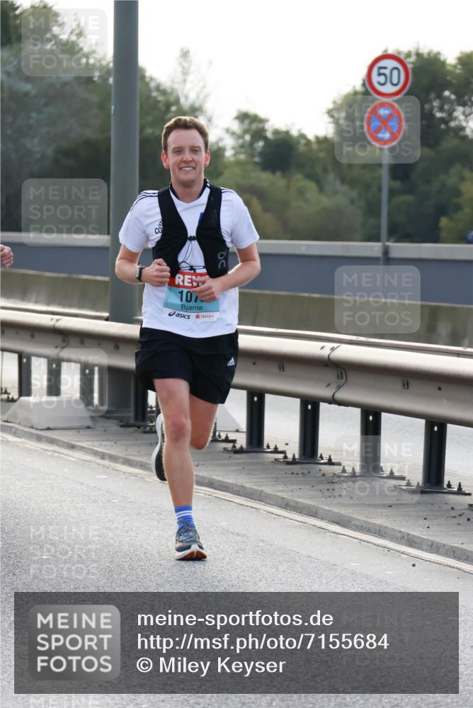 03.10.2024 - Köhlbrandbrückenlauf Miley Keyser http://msf.ph/oto/7155684 03.10.2024 09:11:35 Position 3 50, 50, 107 meine-sportfotos.de