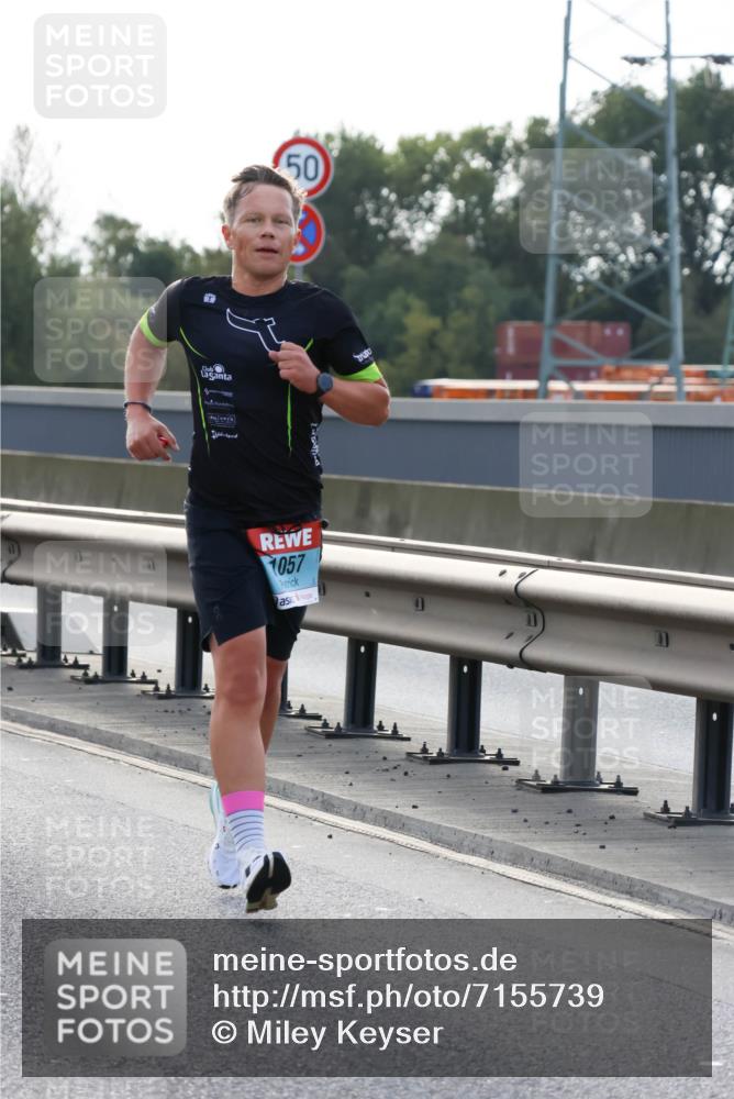 03.10.2024 - Köhlbrandbrückenlauf Miley Keyser http://msf.ph/oto/7155739 03.10.2024 09:11:48 Position 3 1057, 50 meine-sportfotos.de