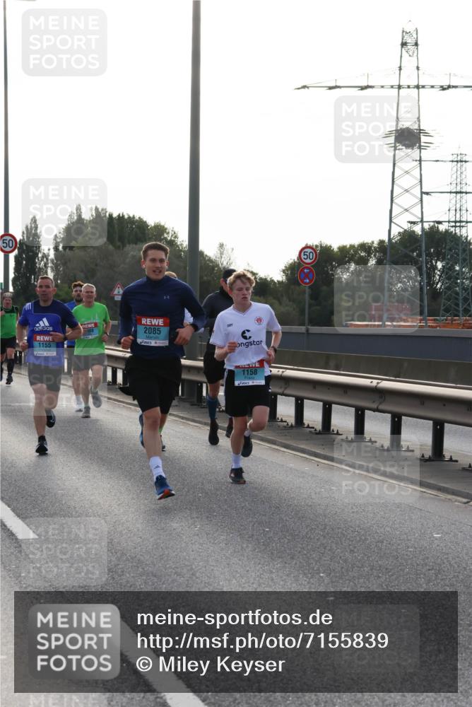 03.10.2024 - Köhlbrandbrückenlauf Miley Keyser http://msf.ph/oto/7155839 03.10.2024 09:12:11 Position 3 50, 1155, 2085, 1158, 50 meine-sportfotos.de