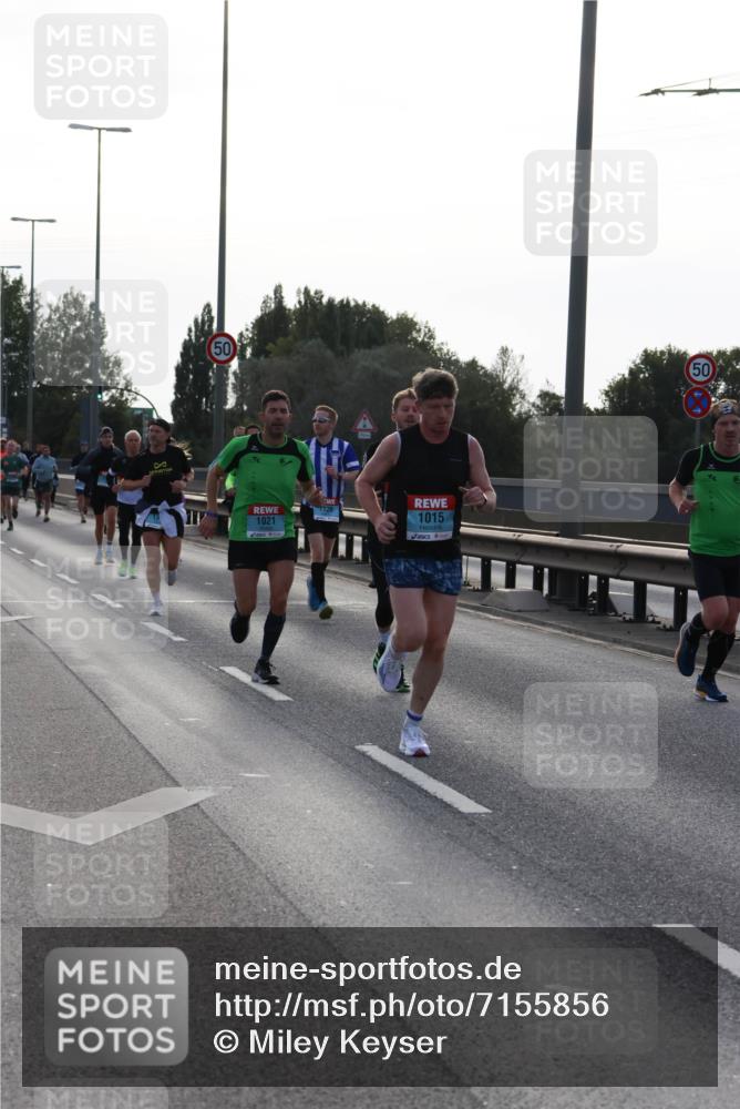 03.10.2024 - Köhlbrandbrückenlauf Miley Keyser http://msf.ph/oto/7155856 03.10.2024 09:12:17 Position 3 1129, 1021, 1015, 50 meine-sportfotos.de