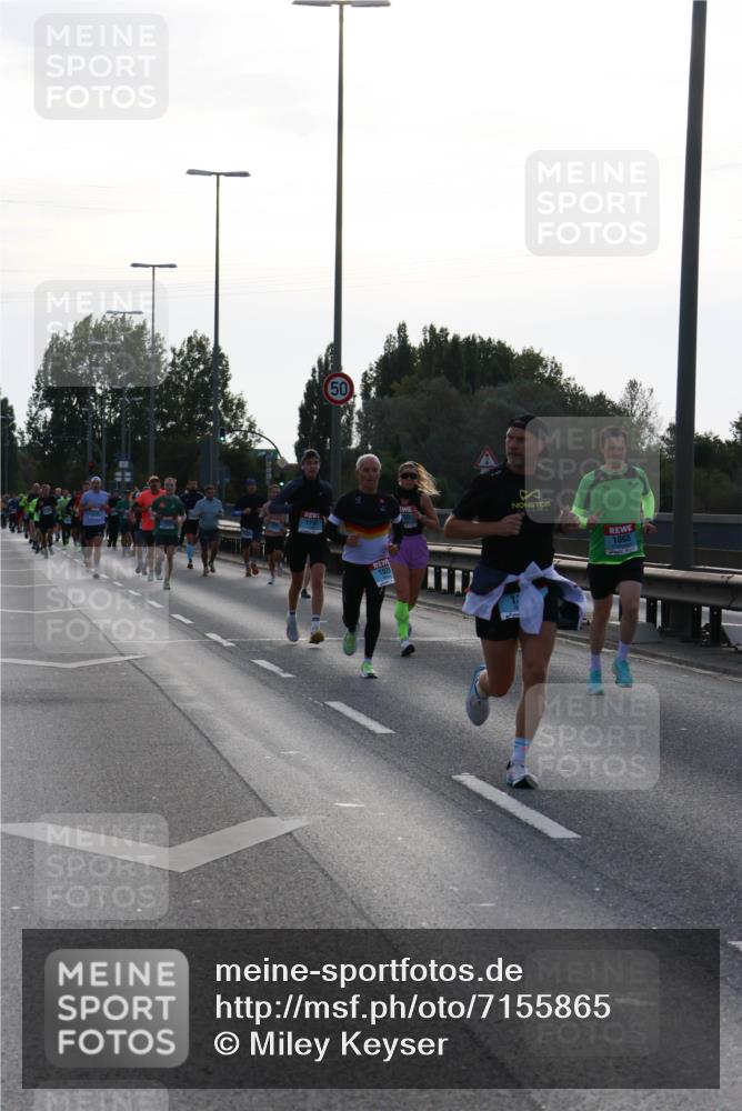 03.10.2024 - Köhlbrandbrückenlauf Miley Keyser http://msf.ph/oto/7155865 03.10.2024 09:12:21 Position 3 1198, 1029, 1065 meine-sportfotos.de