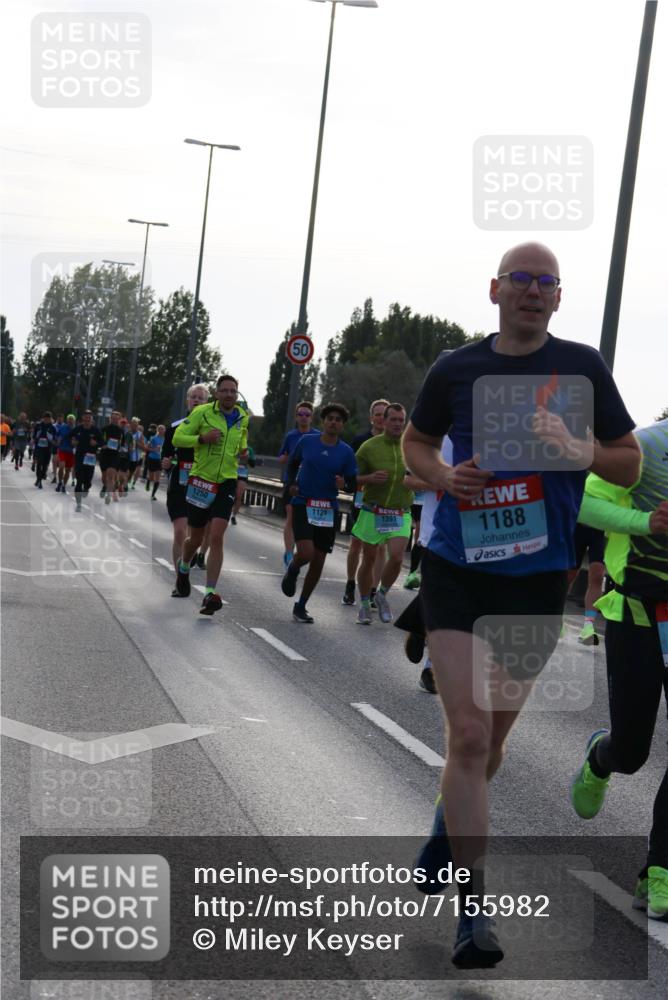 03.10.2024 - Köhlbrandbrückenlauf Miley Keyser http://msf.ph/oto/7155982 03.10.2024 09:12:45 Position 3 50, 1391, 1250, 1121, 1188 meine-sportfotos.de