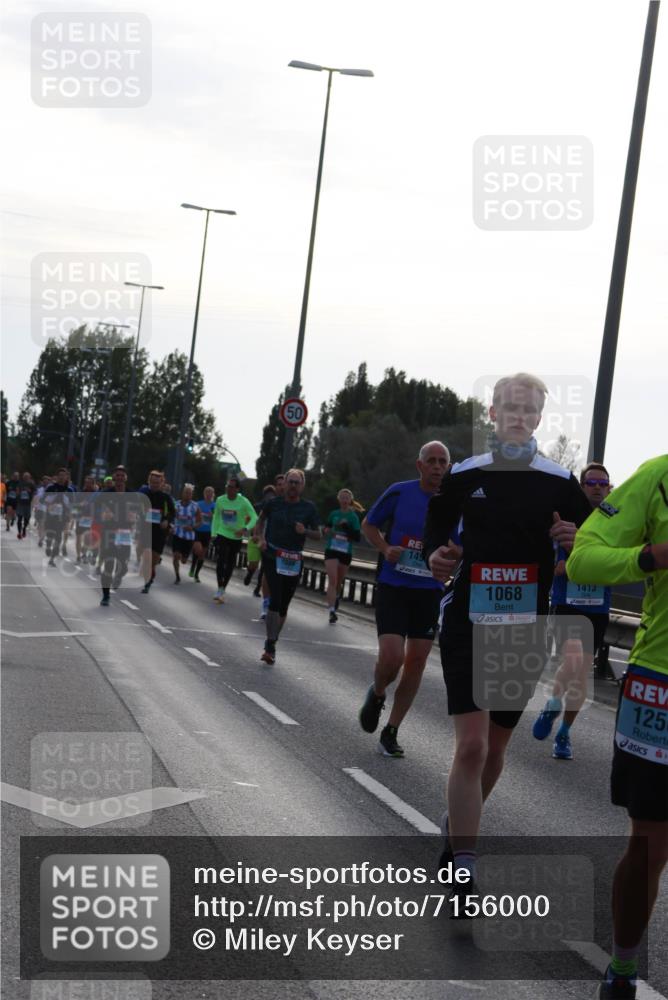 03.10.2024 - Köhlbrandbrückenlauf Miley Keyser http://msf.ph/oto/7156000 03.10.2024 09:12:50 Position 3 14, 1068, 1413, 125 meine-sportfotos.de