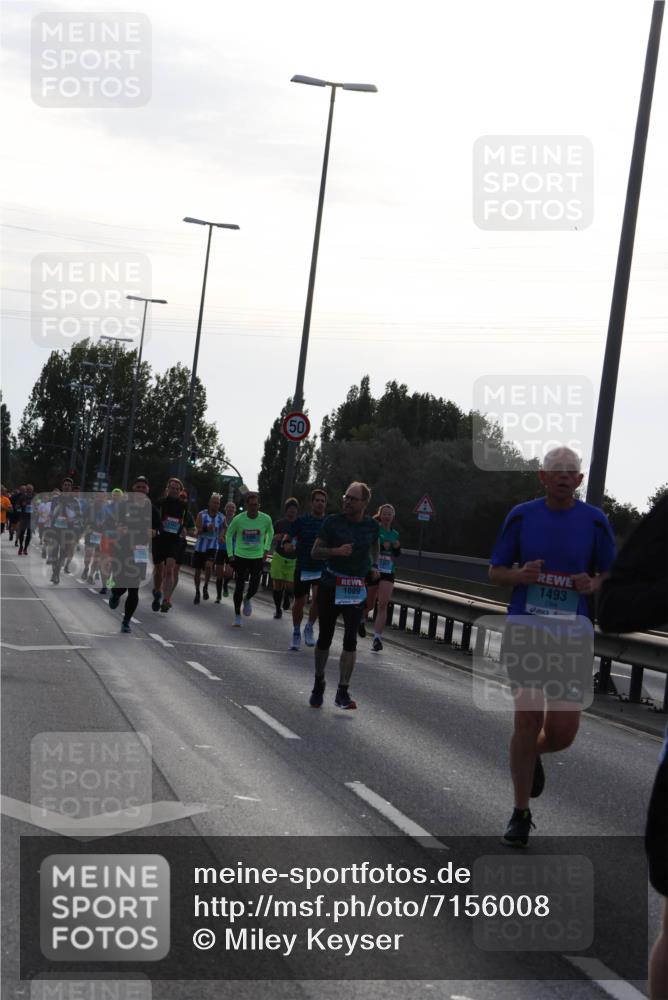 03.10.2024 - Köhlbrandbrückenlauf Miley Keyser http://msf.ph/oto/7156008 03.10.2024 09:12:51 Position 3 50, 1089, 1493 meine-sportfotos.de