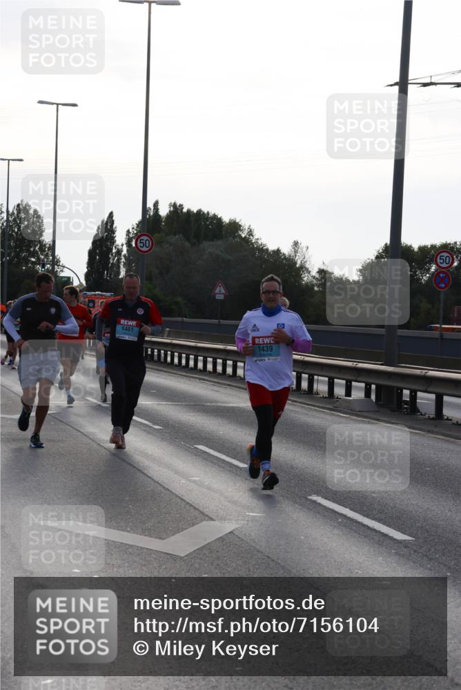 03.10.2024 - Köhlbrandbrückenlauf Miley Keyser http://msf.ph/oto/7156104 03.10.2024 09:13:15 Position 3 50, 1461, 1439 meine-sportfotos.de