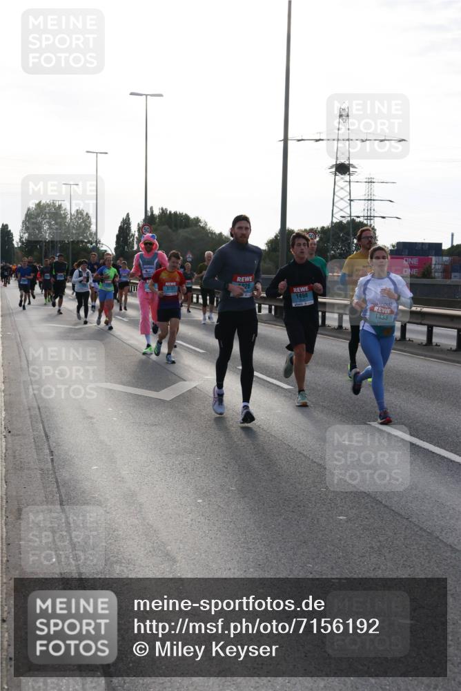03.10.2024 - Köhlbrandbrückenlauf Miley Keyser http://msf.ph/oto/7156192 03.10.2024 09:13:34 Position 3 26, 3737, 1498, 1433 meine-sportfotos.de
